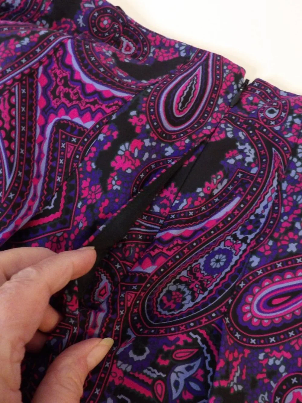 DKNY Ladies Pleated Skirt Paisley Black and Purple Size 10